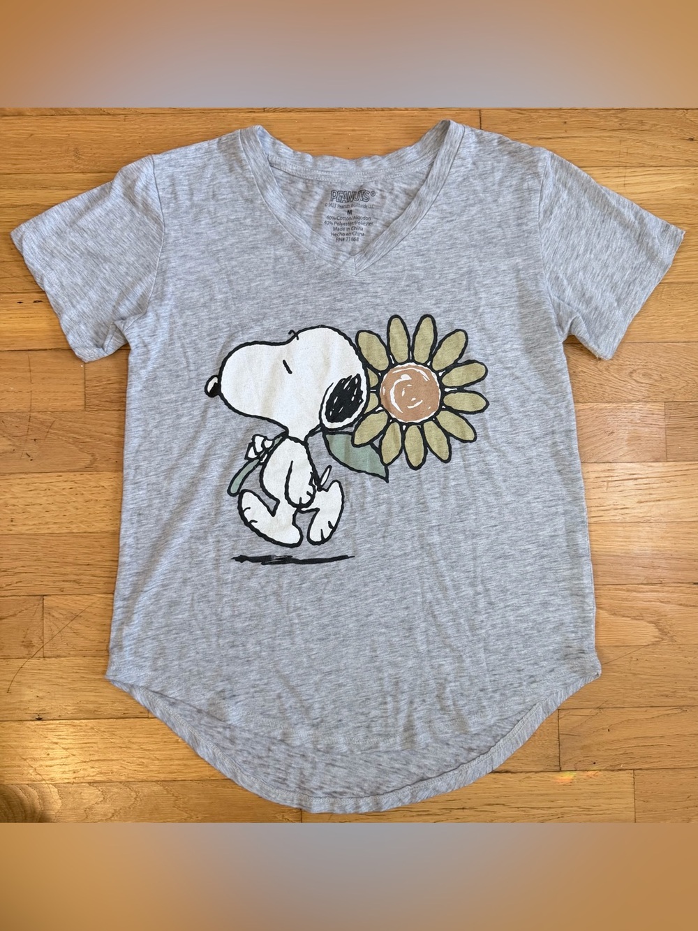 Peanuts Snoopy Sunflower Gray V Neck High Low Tee Women’s M Floral